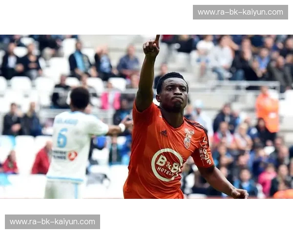 绿茵场的浪漫与铁血：当洛里昂遇上阿雅克肖，一场关于海港与孤岛的灵魂对话