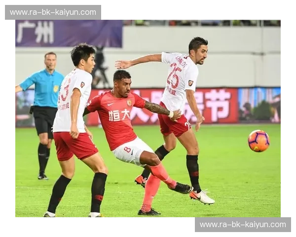 巅峰对决！广州恒大vs上海上港直播，谁才是中超真正的绿茵霸主？